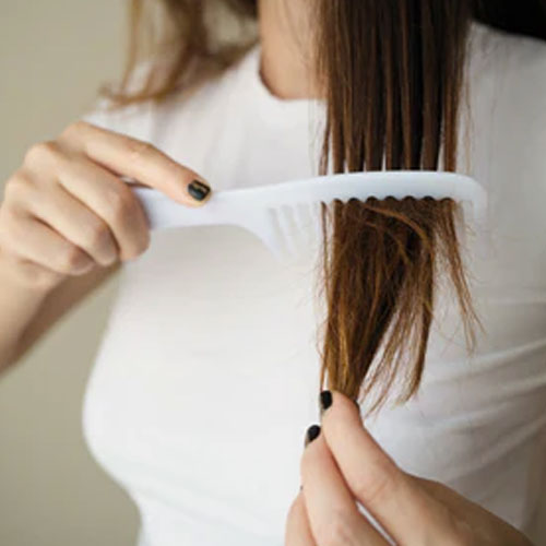 Hair Care: कंघी करते समय हद से ज्यादा उलझ रहे हैं बाल, तो इस तरह सुलझाएं