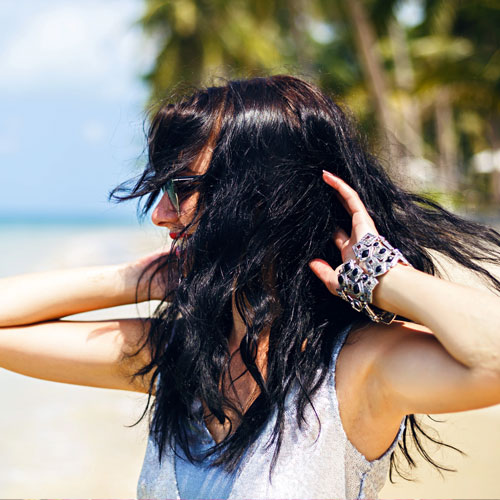 Hair Care Tips: गर्मियों में कर रही हैं ये गलतियां, तो खराब हो जाएंगे बाल
