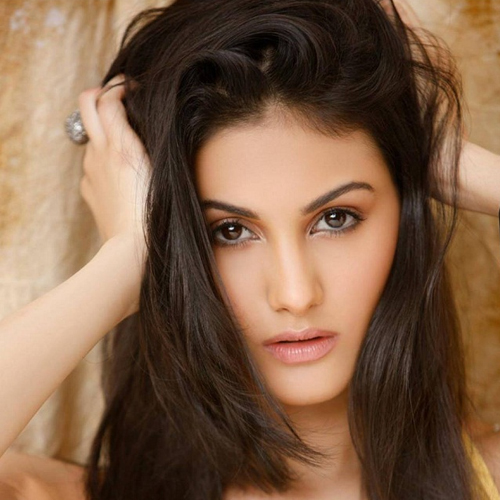 Happy बर्थडे Amyra dastur