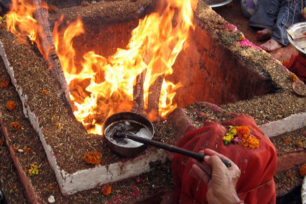 हवन करने से होते है वास्तु दोष दूर 