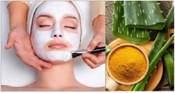 Beauty Tips&nbsp;: एलोवेरा और हल्दी के सामने फेल है ब्यूटी पार्लर, दाग-धब्बे दूर तो खिल उठेगा चेहरा

