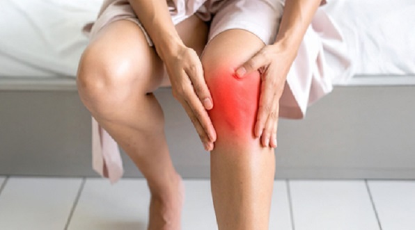 Health Advice : सर्दियों में क्यों बढ़ जाता है घुटनों का दर्द? जानिए कारण और आयुर्वेदिक इलाज