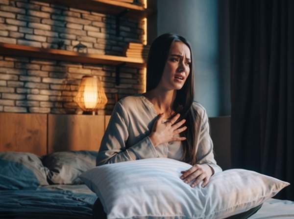 Health Tips : सर्दियों में लोग क्यों करते हैं सीने में दर्द की शिकायत, यहां जानिए आयुर्वेद में क्या है समाधान
