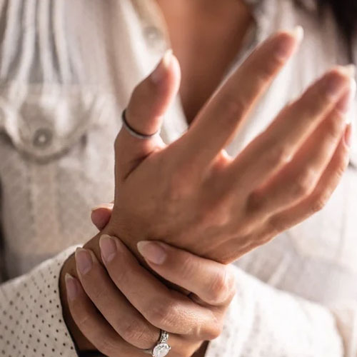 Health Tips: सर्दियों में हाथों में सूजन होने लगती है, घरेलू तरीके से करें ठीक