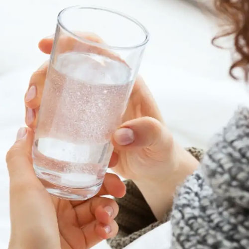 Health Tips: सर्दियों में पी रहे हैं कम पानी, तो सेहत को होंगे ये नुकसान