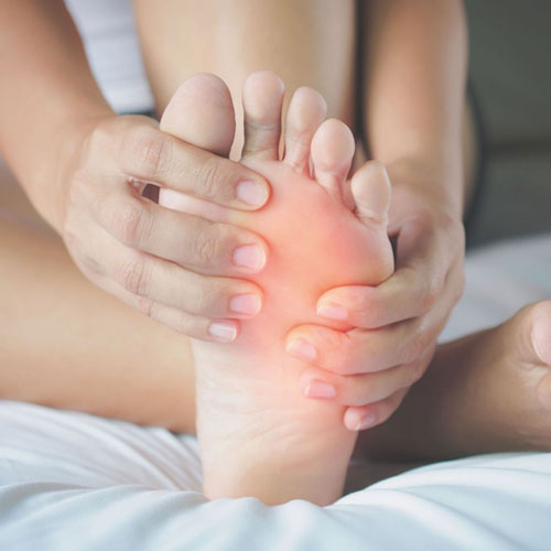 Health Tips: सर्दियों में पैरों की सूजन से हैं परेशान, तो इस तरह करें केयर