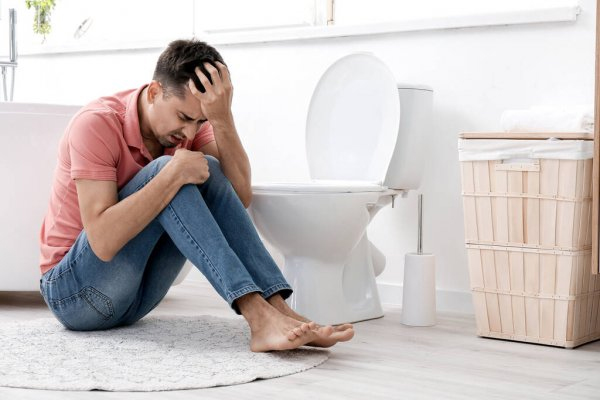 Health Tips: अगर टॉयलेट में लगाना पड़ता है जोर, तो हो सकता है सेहत से जुड़ा खतरा