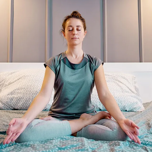 Health Tips: रात को सोने से पहले जरूर करें ये काम, रहेंगी हेल्दी