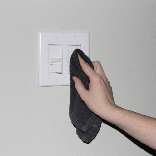 इस तरह करें गंदे स्विच बोर्ड की साफ सफाई, बिल्कुल नहीं लगेगा करंट