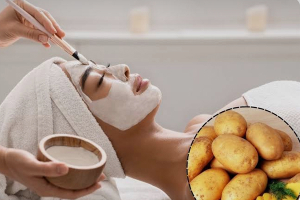 चमकती और बेदाग त्वचा के लिए घर पर ऐसे बनाएं आलू का फेशियल मास्क