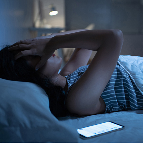 स्क्रीन टाइम से बिगड़ रही है आपकी स्लिप क्वालिटी, तो इन बातों का रखें ध्यान