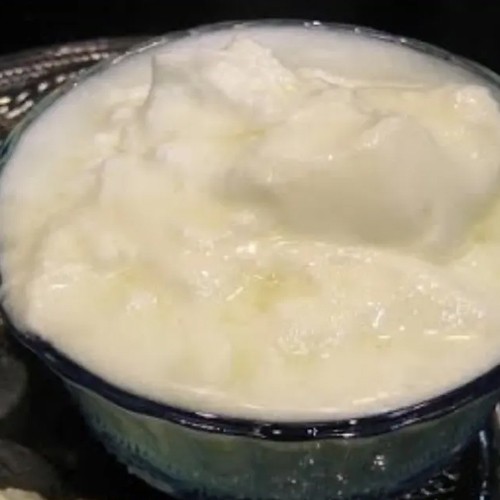 रखे-रखे खट्टी हो गई है दही, तो बन सकती हैं ये डिशेस