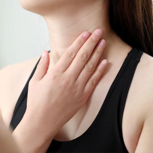 गर्दन में पड़ने लगी है झुर्रियां, तो काम आएंगे ये तरीके