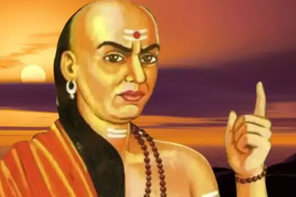 करियर में बार-बार हो रहे हैं असफल, तो चाणक्य की इन नीतियों से लें मदद