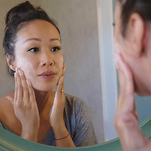 स्किन केयर के बाद भी नहीं मिल रहे हैं रिजल्ट्स, तो इन गलतियों को ना दोहराएं