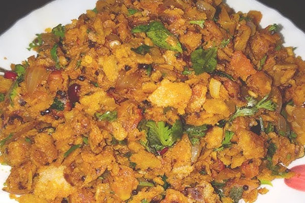 रसोई में पड़ी है रात की बासी रोटी तो न फेंके, बना सकते हैं पोहा