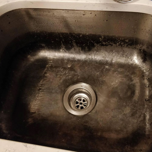 किचन के सिंक में लग गया है काला जंग, तो इस तरह करें क्लीन