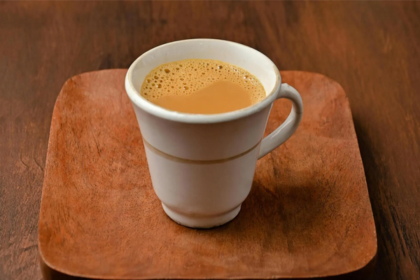 जरूरत से ज्यादा कड़वी बन गई है चाय, तो इस तरह फिर से करें ठीक