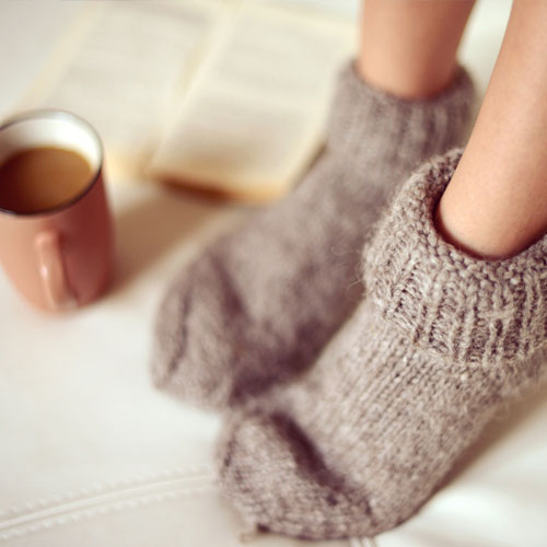 ठंड के मौसम में पैर के तलवे पड़ जाते हैं ठंडे, इस तरह जल्दी आएगी गर्माहट 