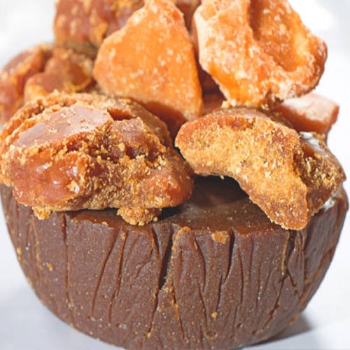 मेटाबॉलिज्म और कैलोरी बैलेंस को बिगाड़ सकता है गुड़, गर्म तासीर से परेशानियां भी संभव
