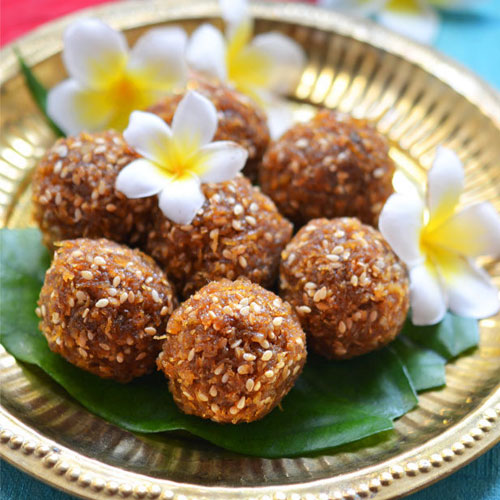 गुड नारियल लड्डू-Jaggery Coconut Ladoo 