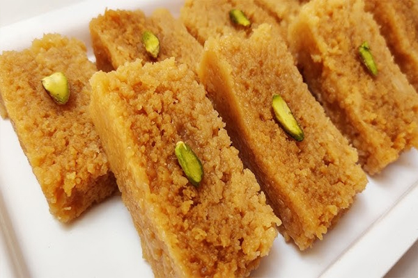 बस थोड़ी देर में बनकर तैयार हो जाएगी कलाकंद की मिठाई, इस रेसिपी को कर लीजिए नोट