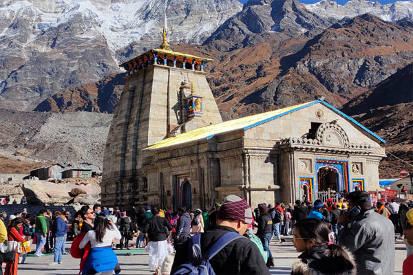 Kedarnath travel: केदारनाथ की यात्रा करते समय रख लीजिए जरुरी कपड़े, इस तरह बनाएं योजना