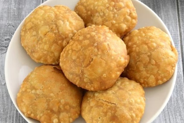 Khasta Kachori Recipe: घर पर आसान विधि से बनाएं खस्ता कचोरी, जानिए कैसे मिलेगा जायका