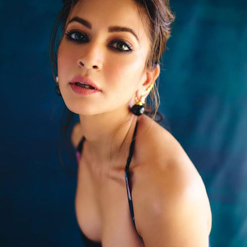 अपने हैप्पी बर्थडे के साथ एक साल और बड़ी हुई कृति खरबंदा के बोल्ड और आइकॉनिक फैशन मोमेंट्स 