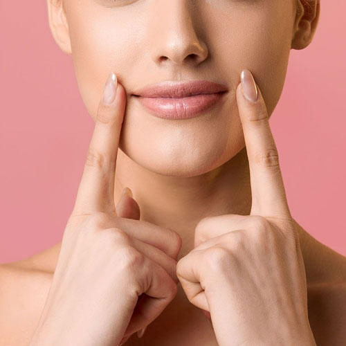Lips Care Tips: सर्दियों में फटे होठों को इस तरह बनाएं मुलायम, ये है तरीका