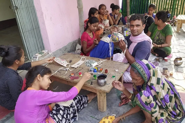 मधुबनी पेंटिंग वाला मास्क पहुंच रहा विदेश