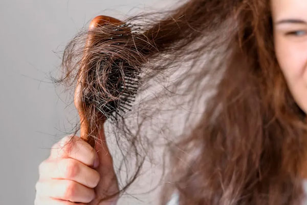 झाड़ू जैसे बालों को बनाएं मुलायम, ऐसे करें हेयर केयर