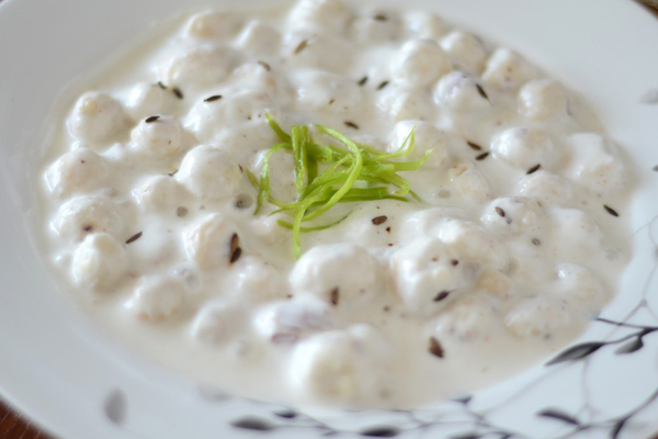 Makhana Raita Recipe: घर पर आसान तरीके से बनाएं स्वीट रायता, आसान है रेसिपी