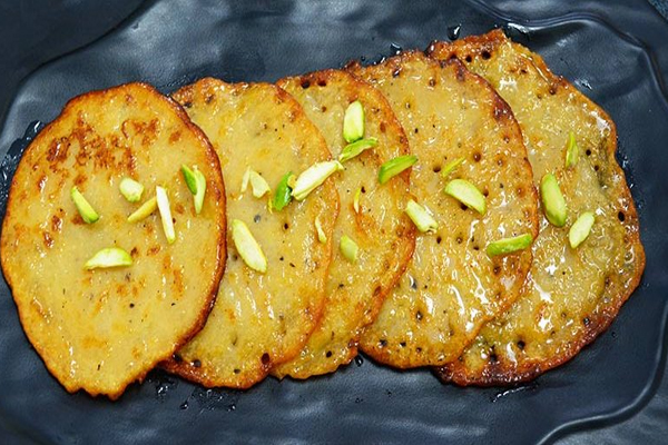 Malpua Recipe: घर आए मेहमानों को खिलाएं मालपुआ, आसान है बनाने की विधि