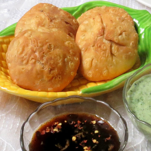 उत्सवों का स्वाद बढाया मटर और दाल की कचौडी ने -Matar and Dal kachori

