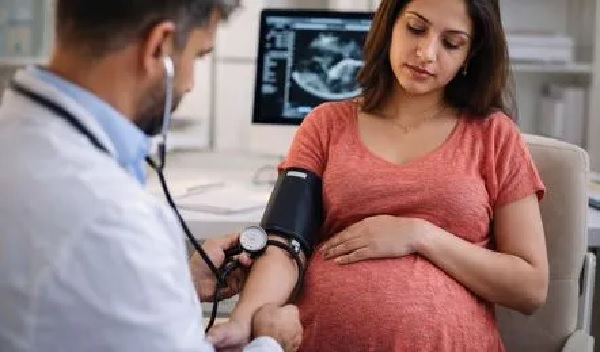 Moms & Baby Care :  गर्भावस्था में हीमोग्लोबिन की कमी मां और बच्चे दोनों के लिए खतरनाक, इन उपायों से रहें सुरक्षित
