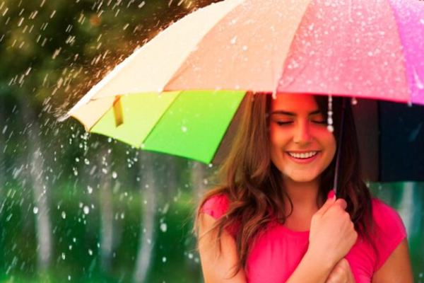 Monsoon Makeup Tips: मानसून में इस तरह का रखें अपना मेकअप, ये टिप्स करें फॉलो