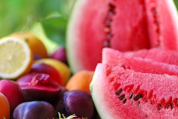 गर्मियों के सीजन में जरूर खाएं ये फल, बीमारियां रहेंगी दूर 
