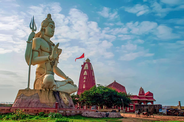 नाग पंचमी के दिन घूमें भारत के ये रहस्यमई मंदिर, दूर दूर से पूजा करने आते हैं लोग