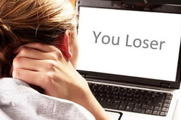 ‘ऑनलाइन बुलिंग’ से डिप्रेशन का शिकार होते हैं किशोर