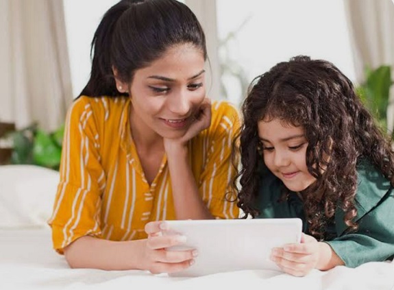 Parenting : परवरिश का ककहरा कहीं आप भी तो नहीं कर रहे पैरेंटिंग की ये 5 अनजानी भूलें