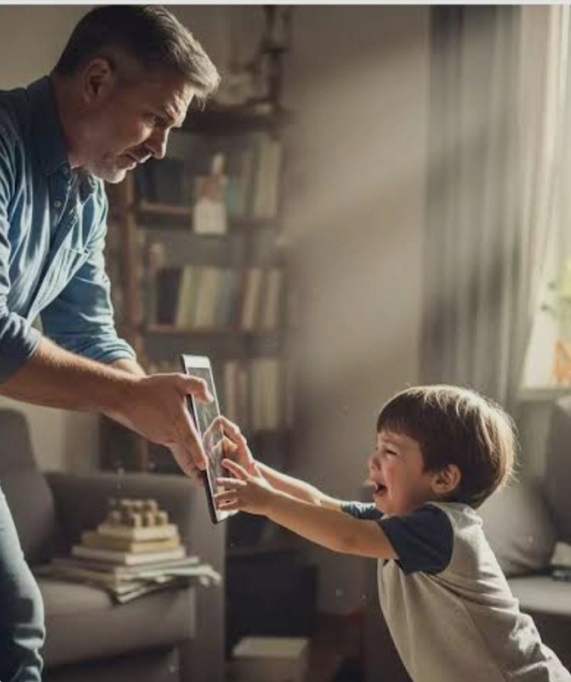 Parenting: डिजिटल नशा रोते बच्चों को स्मार्टफोन की घूस देने वाले माता-पिता सावधान
