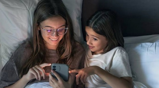 Parenting : रील्स और शॉर्ट्स का डोपामाइन लूप कैसे बच्चों की याददाश्त को खोखला कर रहा है डिजिटल स्क्रीन का नशा