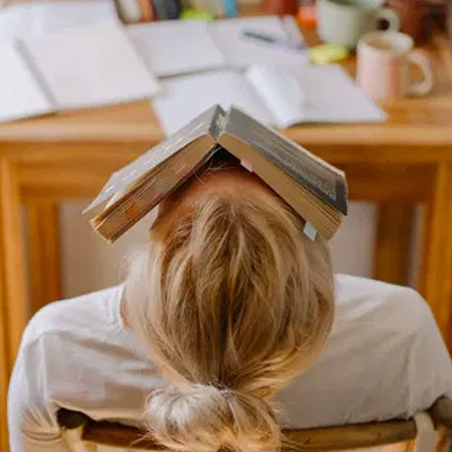 Parenting Tips: पूरे साल पढ़ने के बाद कुछ नहीं रहता याद, ये है कारण