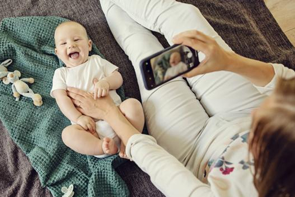 Parenting Tips: सोशल मीडिया पर बच्चों की तस्वीरें शेयर करने से बचें, हो सकते हैं परेशान
