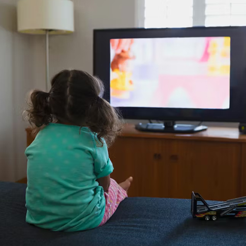 Parenting Tips: बच्चों के ब्रेन पर असर करते हैं कार्टून, जरूरत से ज्यादा न दिखाएं