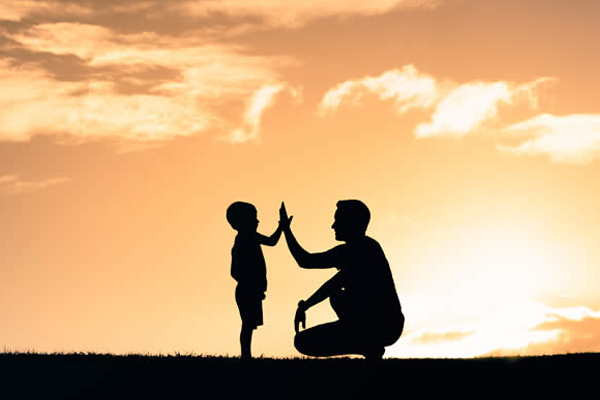 Parenting Tips: अपने पिता से बच्चे सीखते हैं सबक, हमेशा बढ़ते हैं आगे