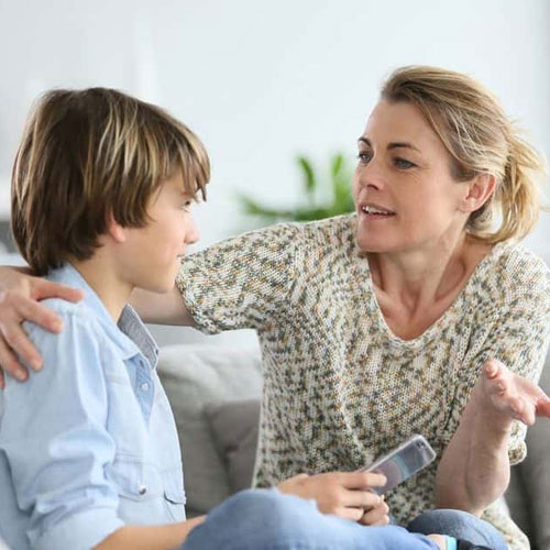 Parenting Tips: आपकी इन गलतियों को बहुत जल्दी सीखते हैं बच्चे, इन बातों का रखें ध्यान