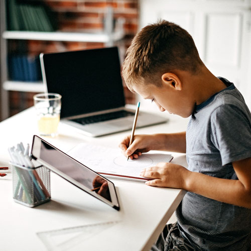 Parenting Tips: बच्चों की स्टडी के लिए बनाएं टाइम मैनेजमेंट, पढ़ाई में लगेगा मन