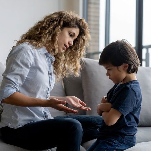 Parenting Tips: छोटे बच्चों की शैतानियों को ना करें नजरअंदाज, व्यवहार सुधारना है जरूरी